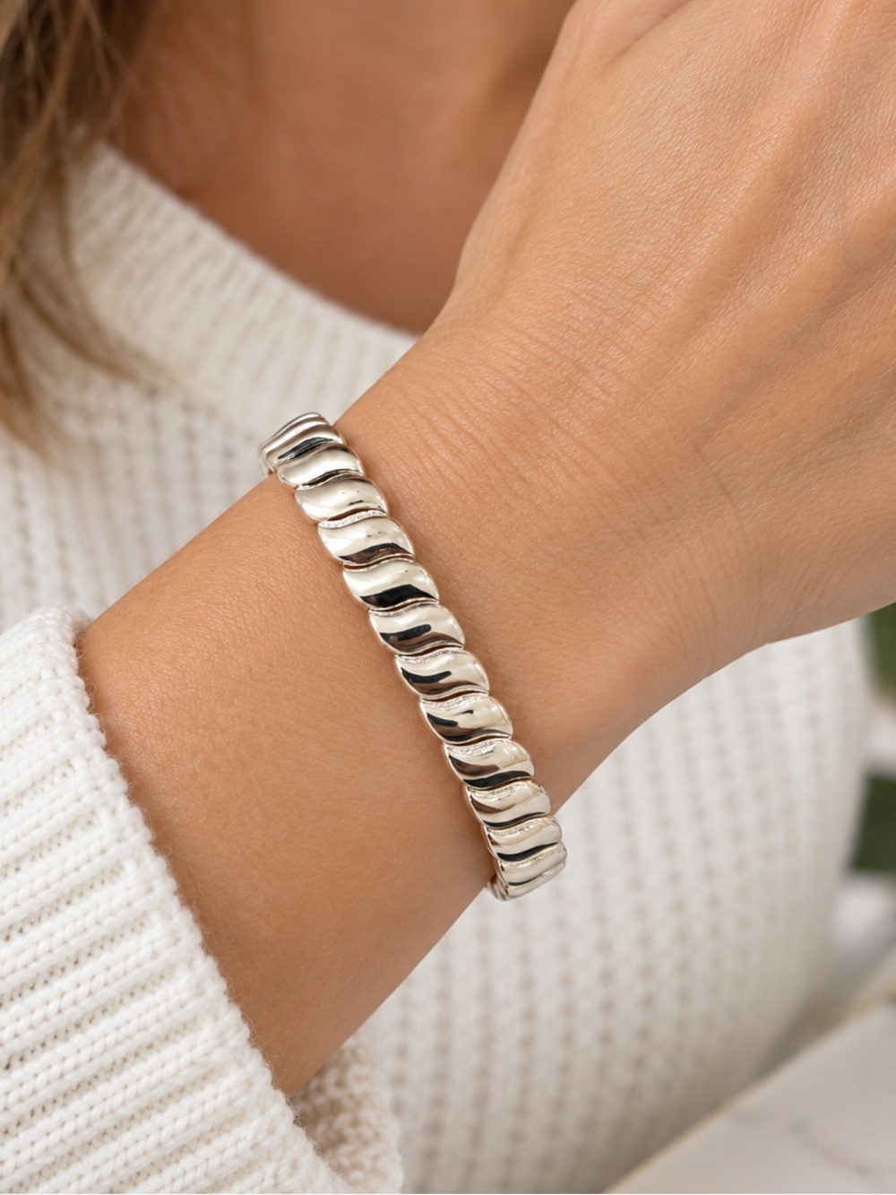 Silver Tone Twisted Link Stretch Bracelet Polished Statement Jewelry New No Tags